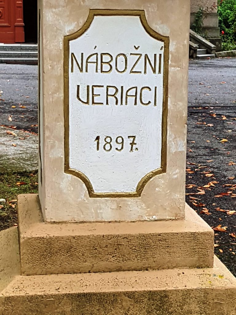 Út menti feszület (felirat), Kékkő (Liszka József felv., 2020)