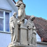 Szobor – Jézus Szíve-szobor a Szentcsaláddal, Boleráz  [Bélaház; Boleráz]