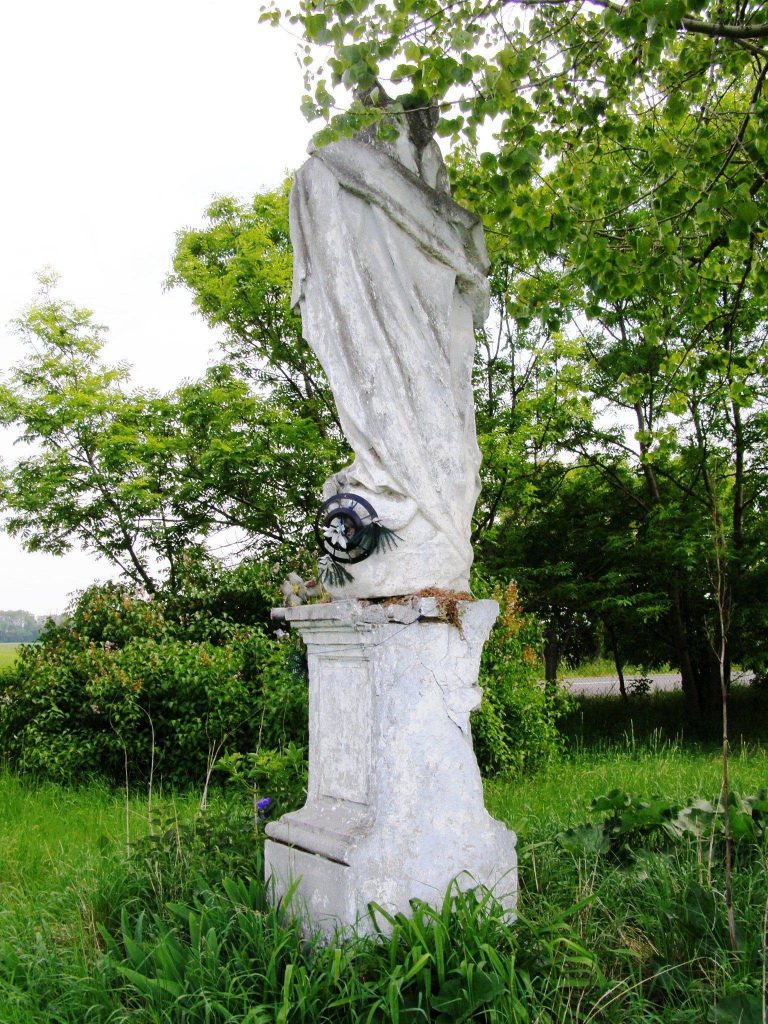 Szűz Mária szobra, Nagyszarva (Foto: Liszka József, 2011)