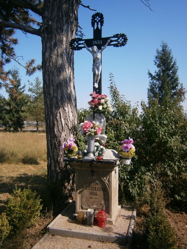 Temetői feszület, Bódvavendégi (Bodnár Mónika felv., 2011)