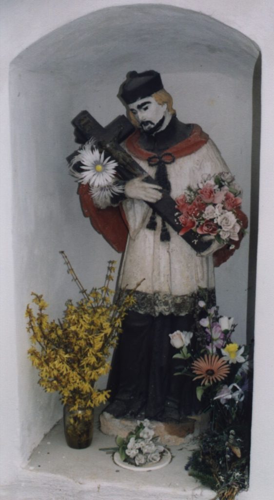 Nepomuki Szent János szobra, Lévárt (Foto: L. Juhász Ilona, 2002)