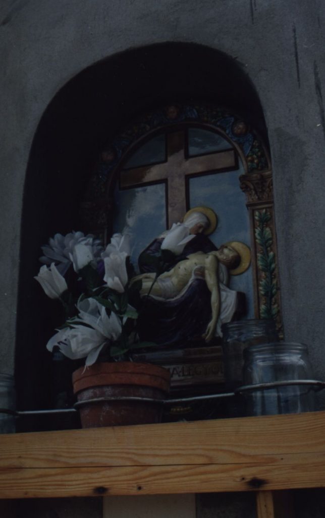 Képoszlop, Komáromfüss (L. juhász Ilona felv., 2000)