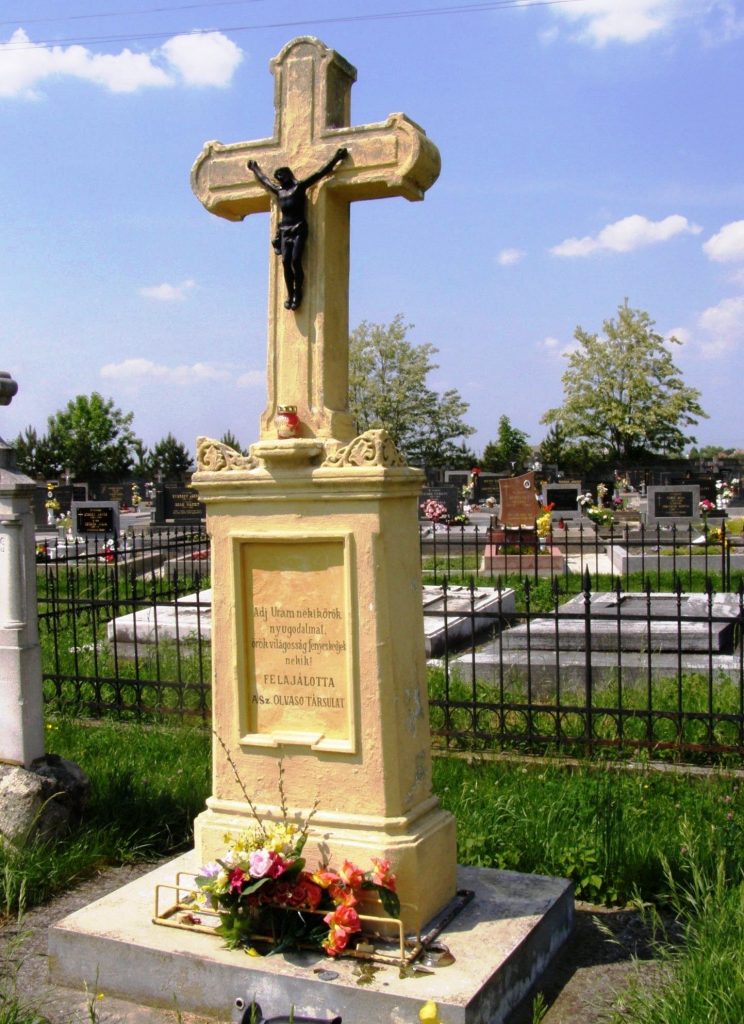 Temetői központi feszület, Felsőszeli (Liszka József felv., 2010)
