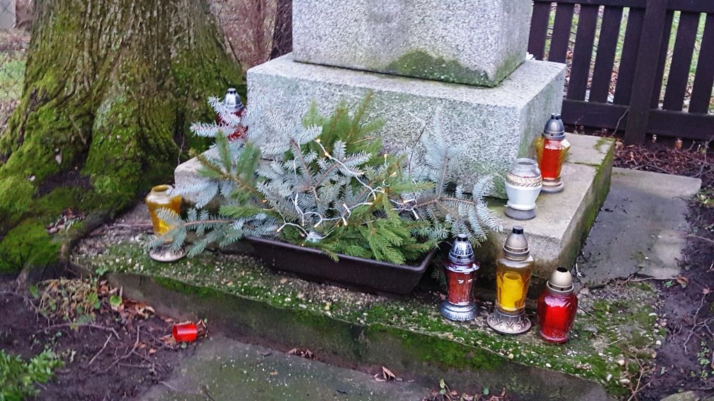 Út menti feszület (karácsonyi díszítés), 1937, Szilasháza (Foto: Liszka József, 2018)