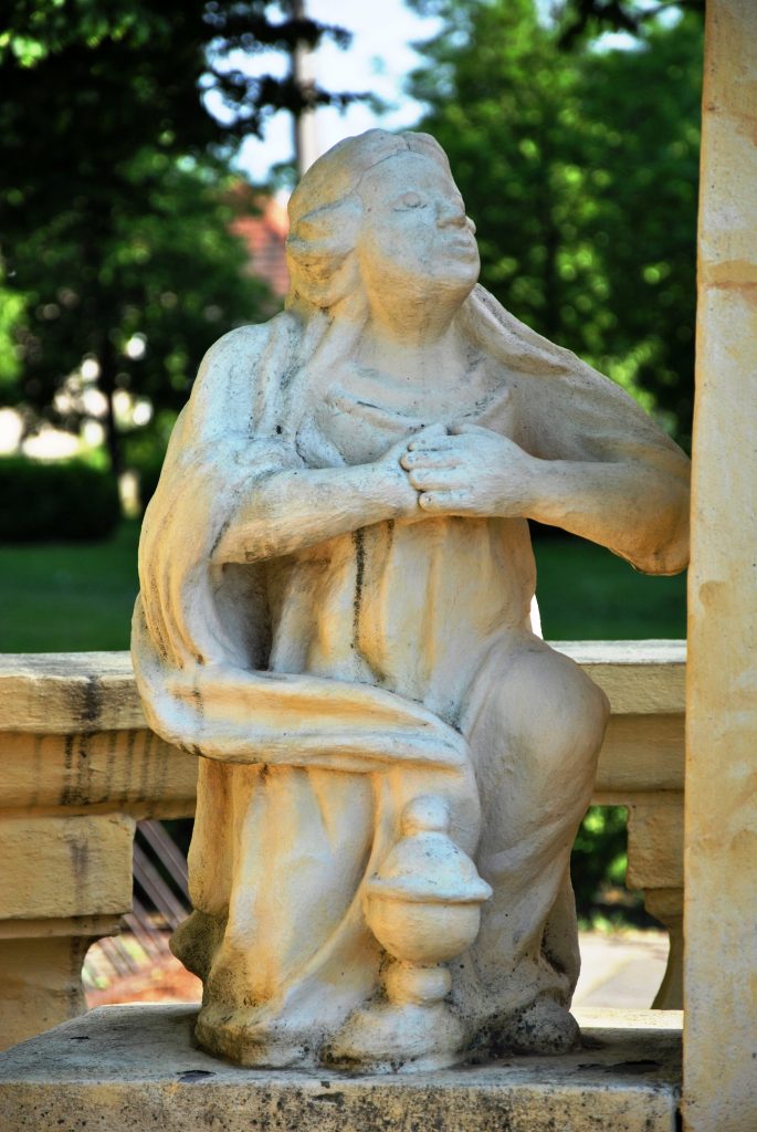 Kálváriajelenet (részlet, Magdolna alakja), Verebély (Foto: Liszka József, 2015)